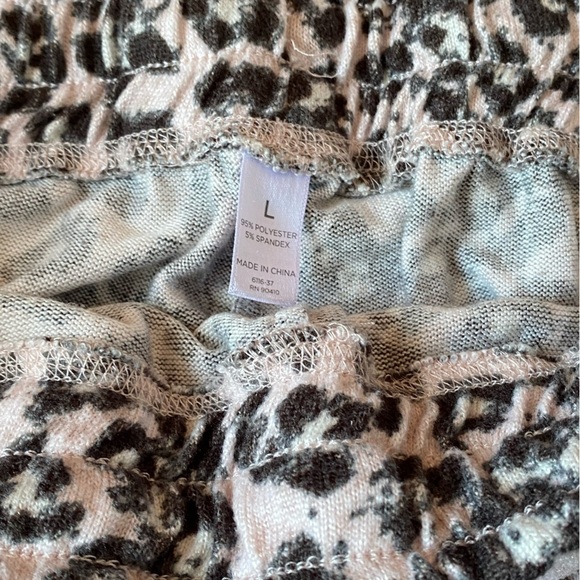 Leopard Print super comfortable soft loungewear joggers - Picture 5 of 7